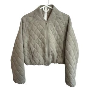 Lululemon Quilted Cropped Zip Up Jacket Womens Size 6 Armpit Measurement 21”
